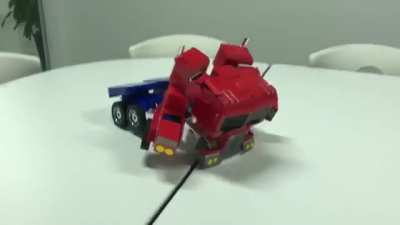 This Transformers robot actually living up to its name