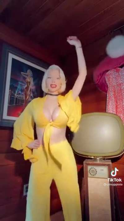 Yellow outfit, bouncing boobs