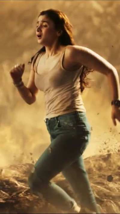 Alia Bhatt in this top🥵