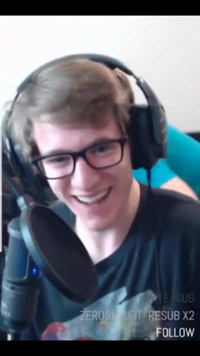 Dude's mom walked in at the perfect time