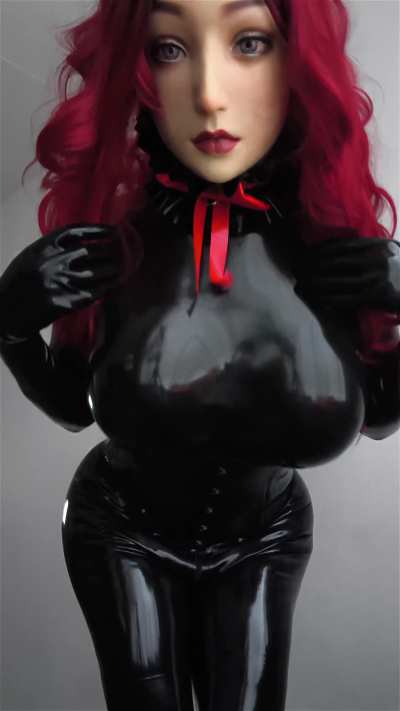 Shiny doll vibes!