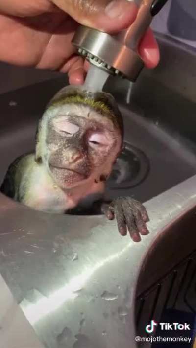 Mi pana el Orson en la ducha ralajado 😍