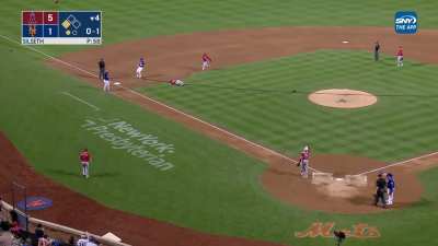 [Highlight] [Highlight] Mets and Angels with a crazy play that ends with pitcher Chase Silseth getting hit in the head by a throw