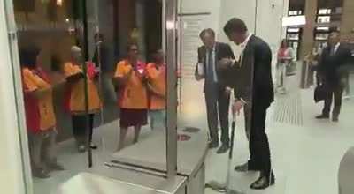 Watch what the Dutch Prime Minister Mark Rutte does after spilling his coffee. In my country Lebanon, around 200 died and 6000 wounded in Beirut port blast, August 4th 2020.. until today, no one was held accountable, and not a single politician resigned!