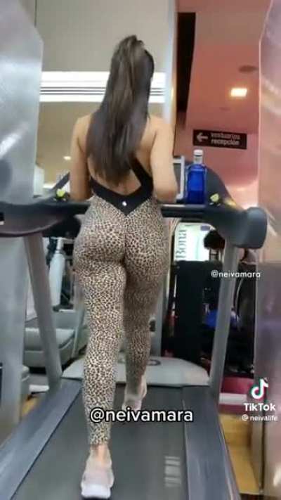 HYPNOTIZING ASS 🍑🍑🍑