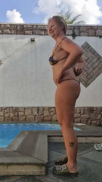 Tlines and Mom's Natural Boobs are a big turn ON appar<wbr>ently<wbr>.(52y<wbr>)