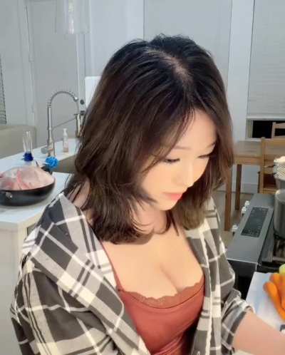 Hyoon jiggle