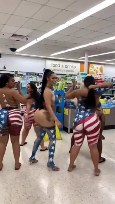 Happy 4th of July 🇺🇸🍑