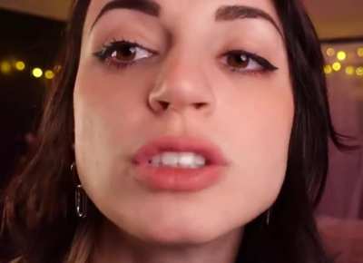 Gibi Kissing
