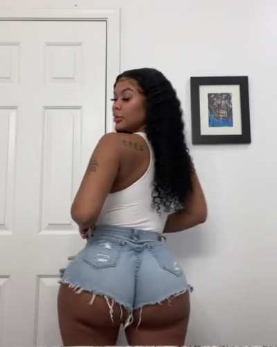 Imagine the 🥷‘s you gotta fight off on the daily with a bih this damn bad and dress like that 😩😩🥺 and the 🐈 fire too
