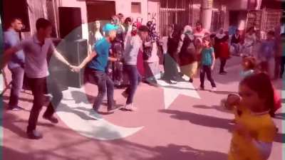 Ben ve agalar yunanların yaşadığı alt mahalleye sefer gidiyoruz (video youtube dan alintidir)
