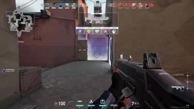 The WORST CROSSHAIR in Valorant! Would you ever use this crosshair?