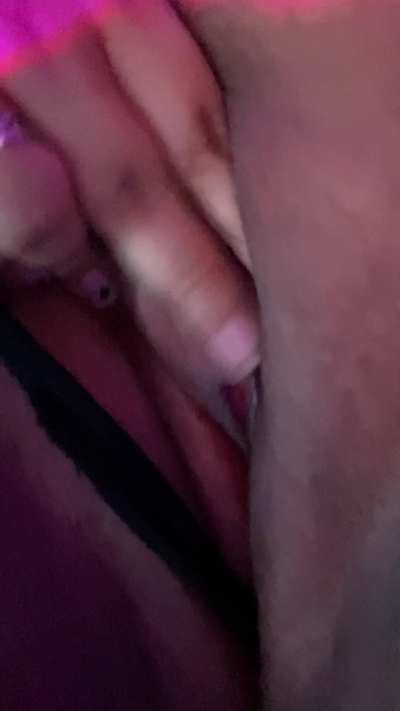 Love playing with my fat pussy 🥰 
