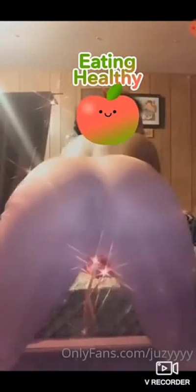 More professional teasing from Ja$mi<wbr>neNic<wbr>h0lle<wbr>__ BS lol. Just know this is mostly what she does on her onlyfans. Playing games. We still saw a glimpse of the titties. Out of her 12 posts so far, only 2-3 of them are 🔥.