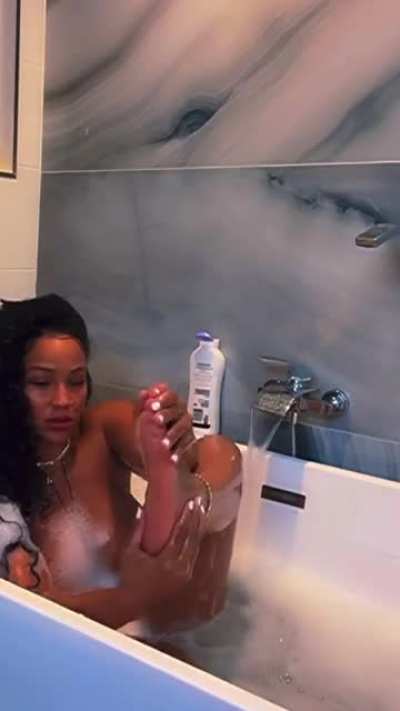 Latina Getting Fresh & Clean 🛀🐱🍑🤤😍<wbr>❤️