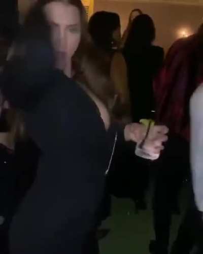 Jiggly dance