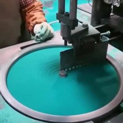 Pressing grinding/cutting wheels