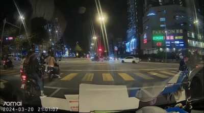 red light runner gets t-boned