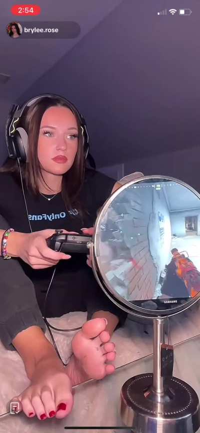 Gamer girl feet