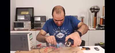 Perfectly cut (electro)boom