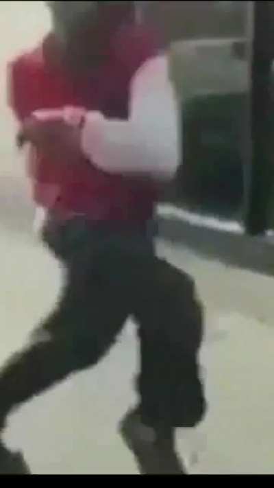 Amigo baila re piola.