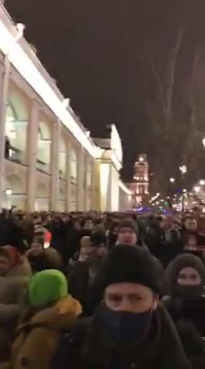 1 A.M In Saints {etersburg Russians chant 