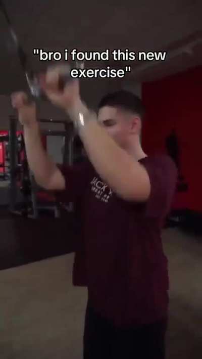Un compa en el gym xdd