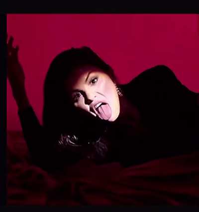 Hot cow. It’s like she has a lizard coming out of there..