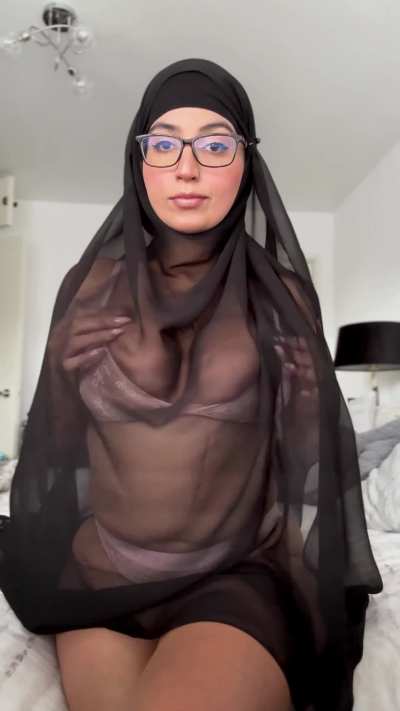 It's not everyday you see a naughty British Pakistani Muslim bless your feed