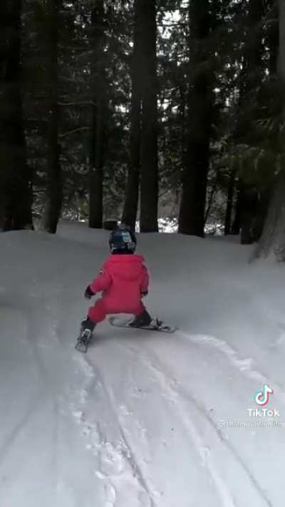 Everything about this toddler’s shred is controlled. video credit: @thatmountainlife