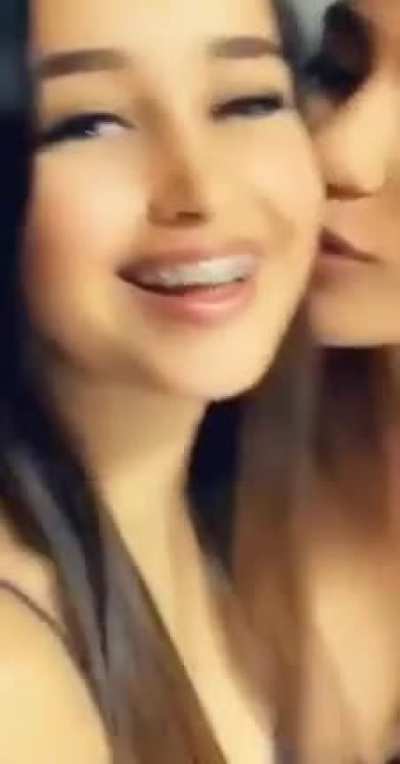 Cuantos esperan el video xxx de estas dos jajaj<wbr>a🔥🔥🔥