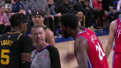 [Highlight] Embiid yells that he got hit in the head after getting a technical foul from Ed Malloy, and gives him a death stare