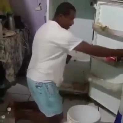 Ajuda a lava a geladeira ai