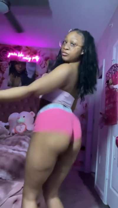 Ha lil shit movin😍👀🍑
