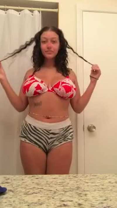 i could’ve shown off my heart shaped box, but i chose my boobs instead <3