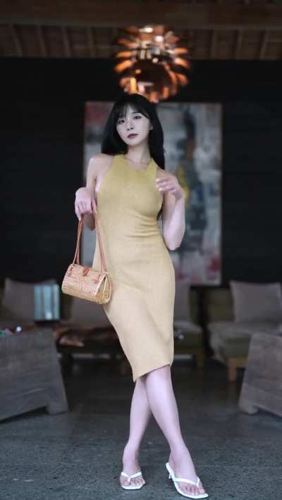 𝙂𝙂𝙤𝙩𝘽<wbr>𝘽𝙖𝙣𝙜 𝙏𝙑 SIDE SLIT TIGHT DRESS LOOKBOOK