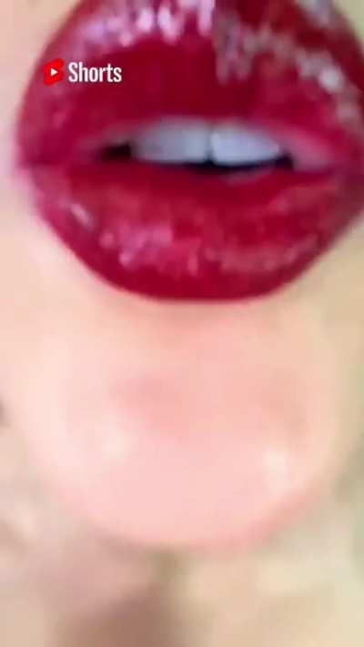 she look so hot 
