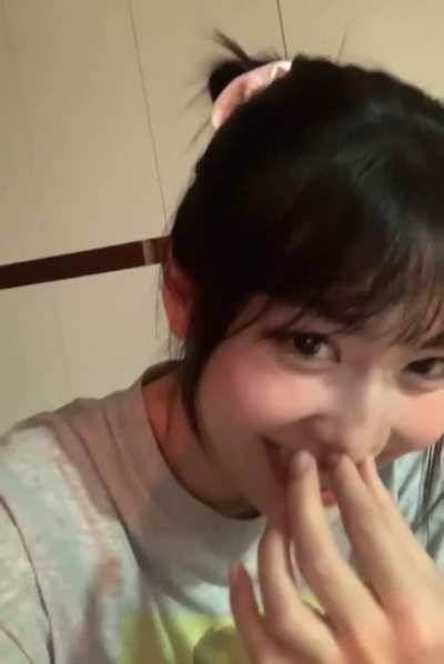 210514 - Momo's face when she's up to no good