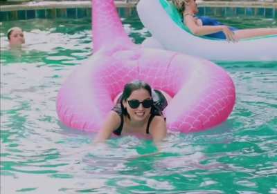 Want take her from behind in the pool..🥵