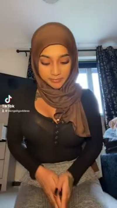 This is the first naughty tiktok I’ve uploaded onto Reddit!!!! Hope you guys enjoy 💕 if you guys like it then I’ll defo be uploading more 🥰