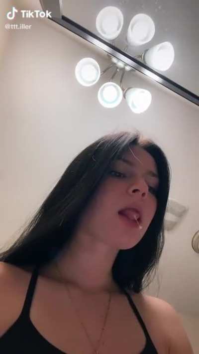 I’d be under her with my mouth open like a bird 🐦