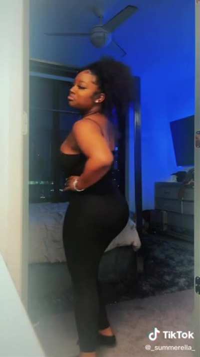 _summerella_ (@_su<wbr>mmere<wbr>lla_) her thick azz