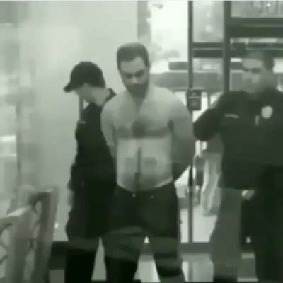 This cop must’ve been embarrassed af 😂