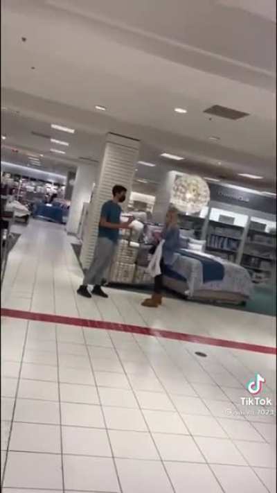 ik it’s staged but still, i had to look away