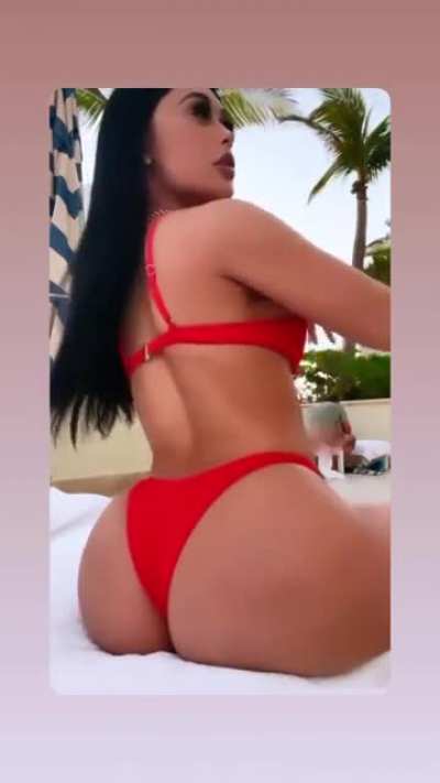 🍑👙
