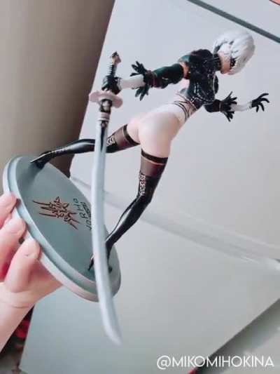 I made this 2B figure (from a bought 3d model). 15 pieces in total, primed, hand painted and assembled with epoxy glue! :)