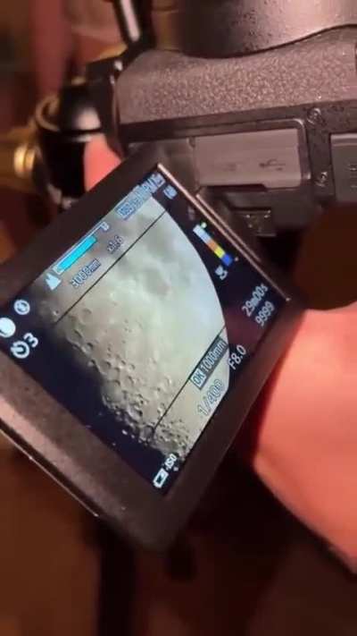 The ZOOM on this camera ! 🌝😆