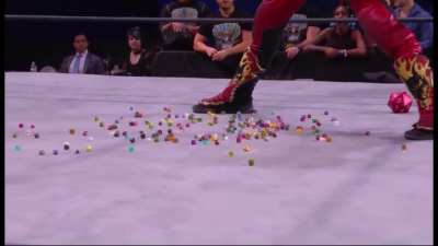 The moment fans of D&D and wrestling have been waiting for, Dice used as weapons... they even used the d4s