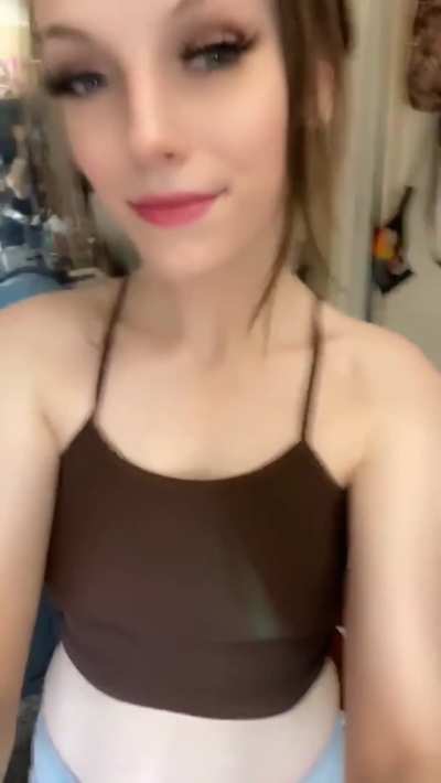 Japanese beauty toots and plays with her tits