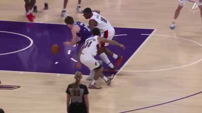 [Lakers] Austin breaking down his defender and finishing with a nasty left hand.